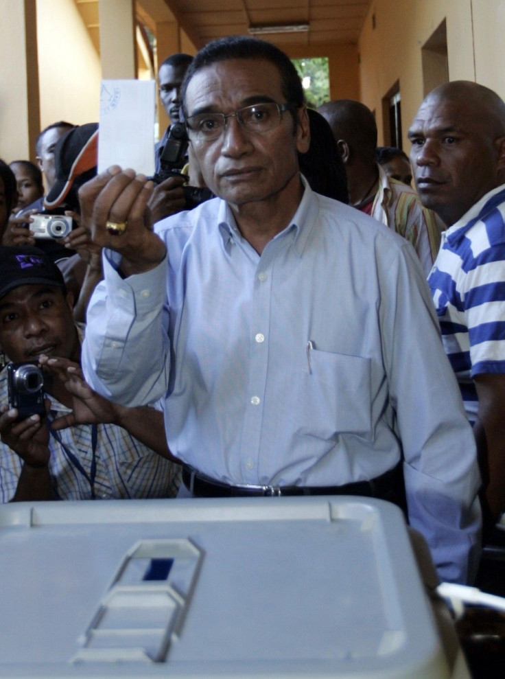 East Timor&#039;s presidential candidate Francisco &quot;Lu Olo&quot; Guterres displays his ballot during the second round of presidential election Dili, East Timor April 16, 2012. REUTERS/Lirio Da Fonseca