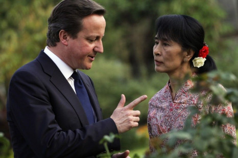 Britain&#039;s PM Cameron talks with Nobel laureate and Myanmar opposition leader Aung San Suu Kyi at her residence in Yangon