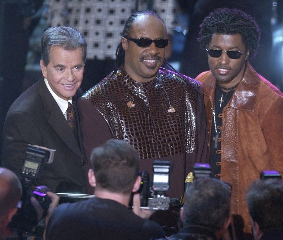 Host Dick Clark L, poses for photographers with singers Stevie Wonder C and Babyface before the two singers performed a medley of Wonders songs during a taping of quotAmerican Bandstands 50th...A Celebrationquot in Pasadena, California, April 20