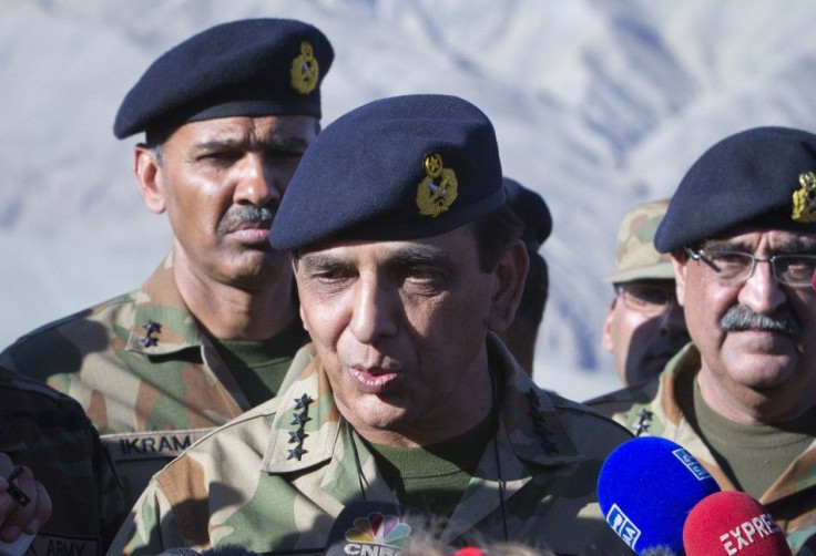 Pakistan&#039;s Army Chief General Kayani speaks to the media in Skardu, northen Pakistan after visiting the site of an avalanche in Gayari camp near the Siachen glacier