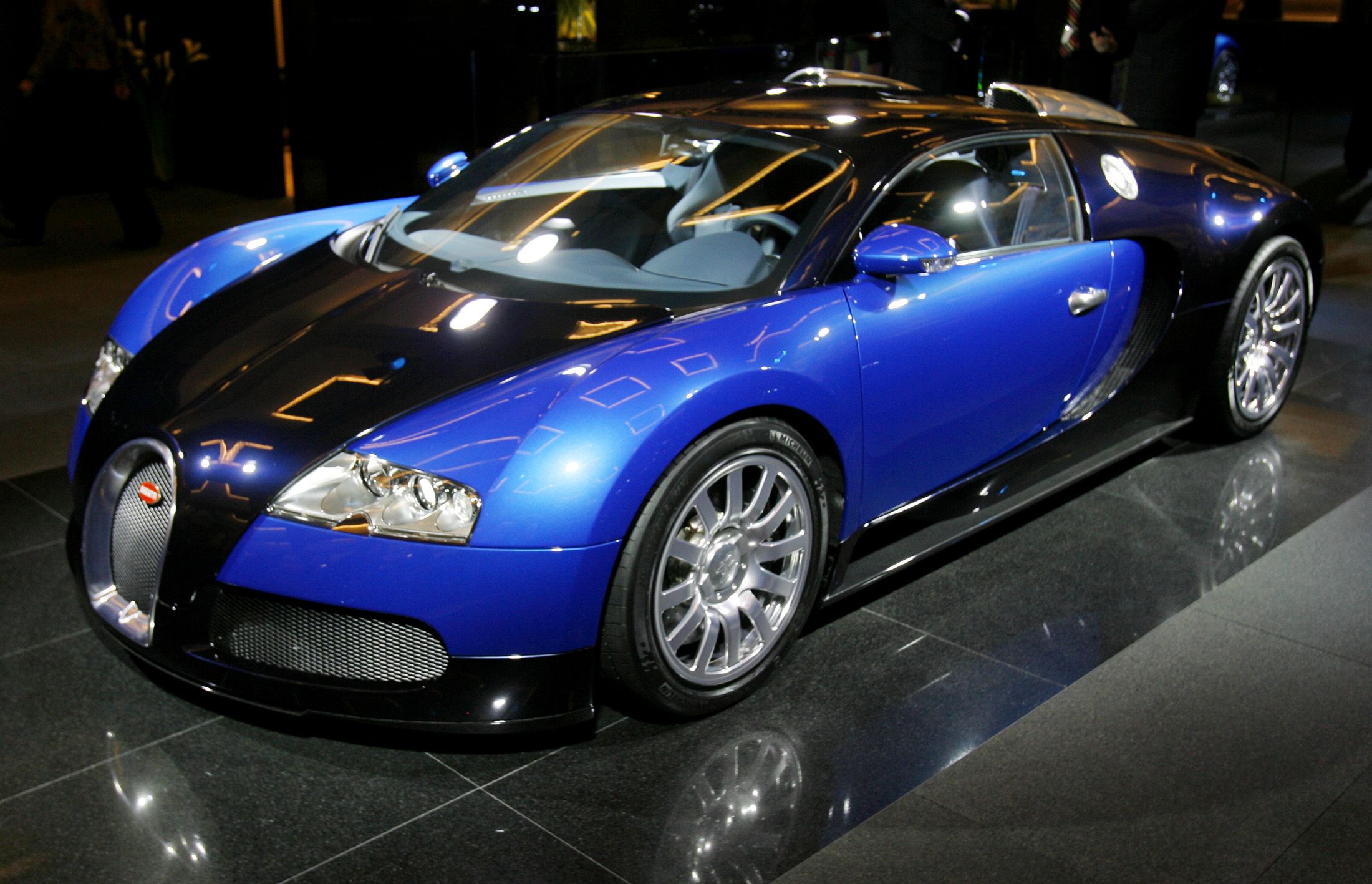 Самые дорогие легковые машины. Bugatti. Бугатти в Америке. Дорогие машины. Самая дорогая машина.