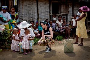 Katy Perry with children in Madagascar