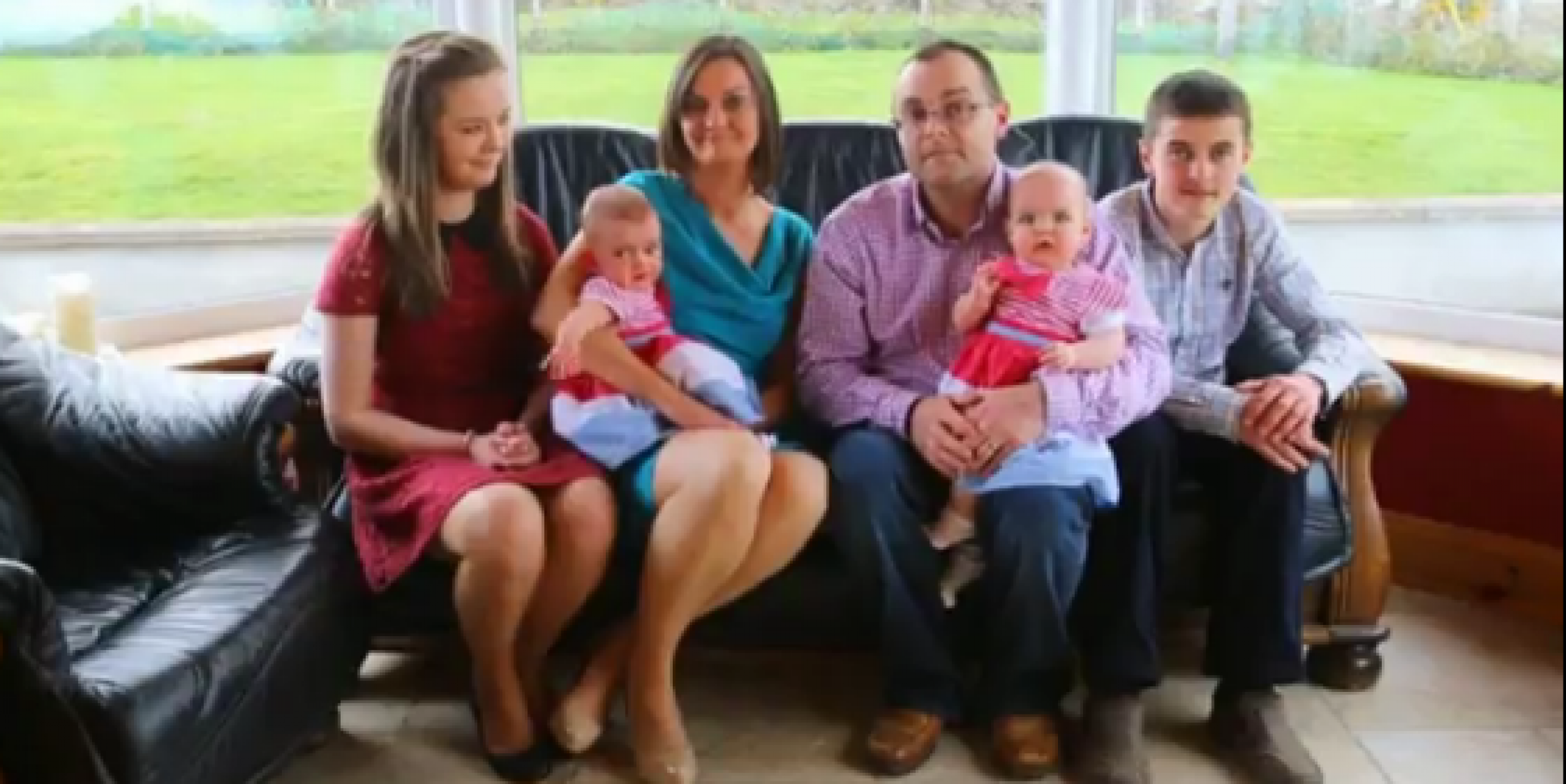 Twins Born 87 Days Apart Irish Twins Amy And Katie Elliott Now Guinness World Record Holders