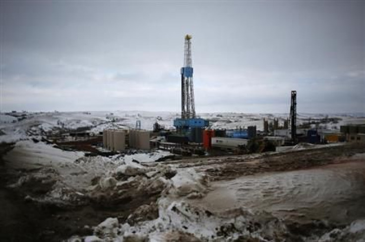 Oil derrick hydraulic fracking