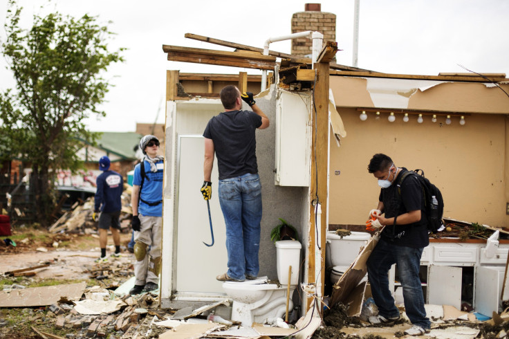 Tornado looters arrested