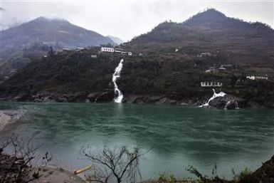 China to develop controversial Nu River hydro projects
