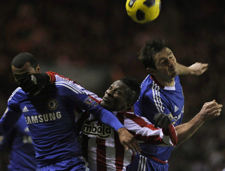 Chelsea's Cole and Lampard challenge Sunderland's Gyan during their English Premier League soccer match in Sunderland.