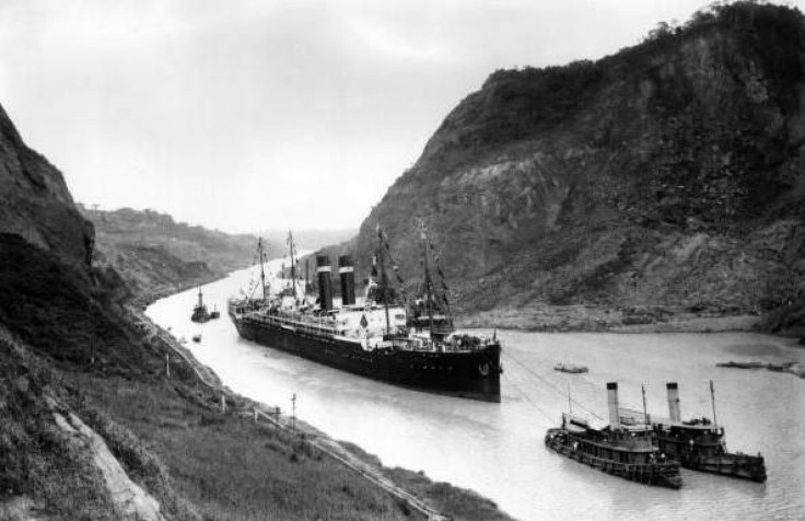 Kroonland_in_Panama_Canal,_1915