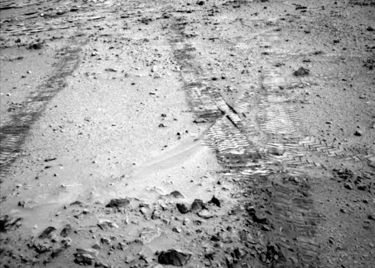 Mars Rover Curiosity's wheel tracks