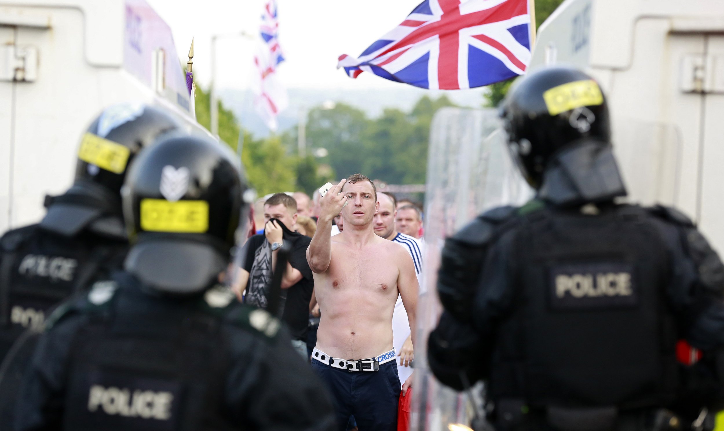 Belfast Riots 2013: 32 Injured After Orange Order Clashes With Police ...