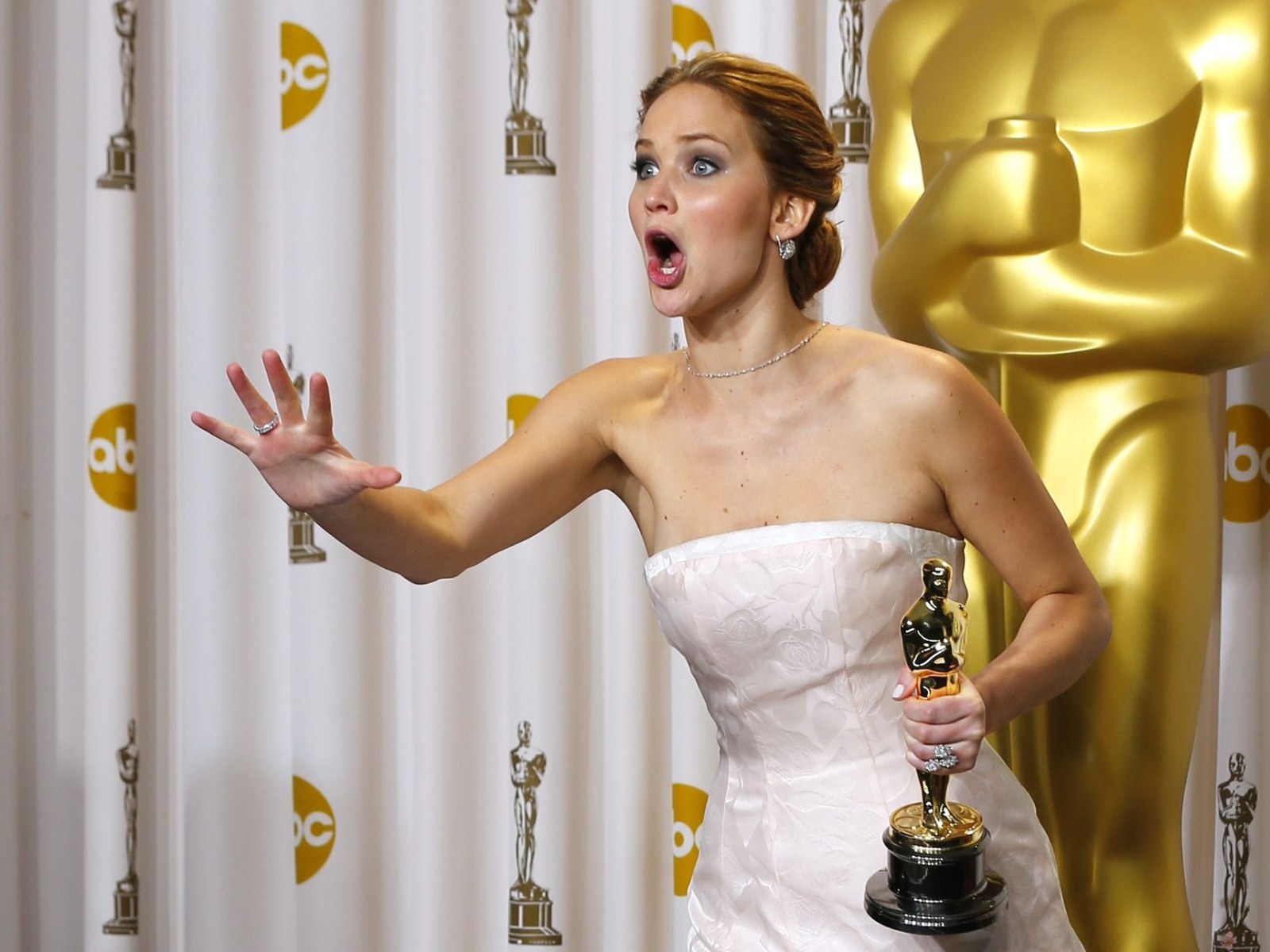 Jennifer Lawrence Oscar Meme Jennifer Lawrence Wins Best Actress At