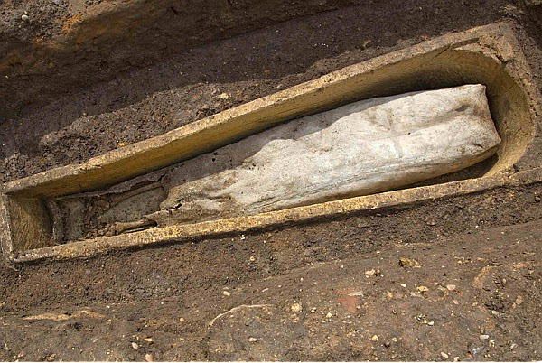 Coffin Within A Coffin Found At King Richard III Grave Site [PHOTO ...