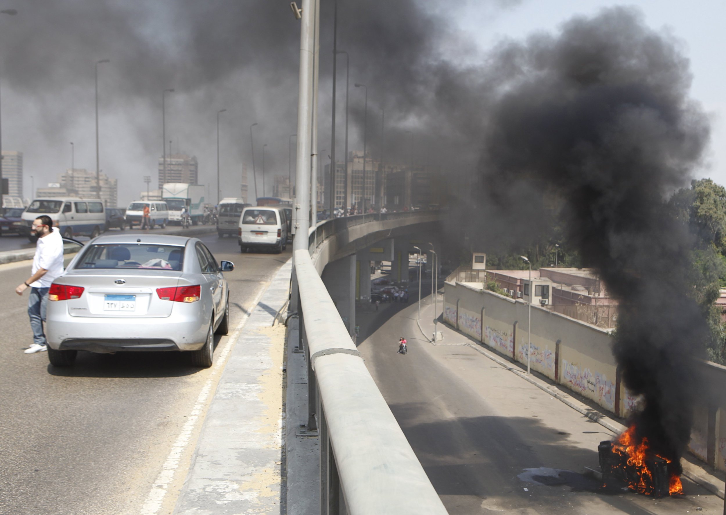 egypt car burning