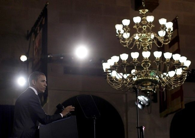 U.S. President Barack Obama addresses the U.S. Chamber of Commerce in Washington, February 7, 2011.