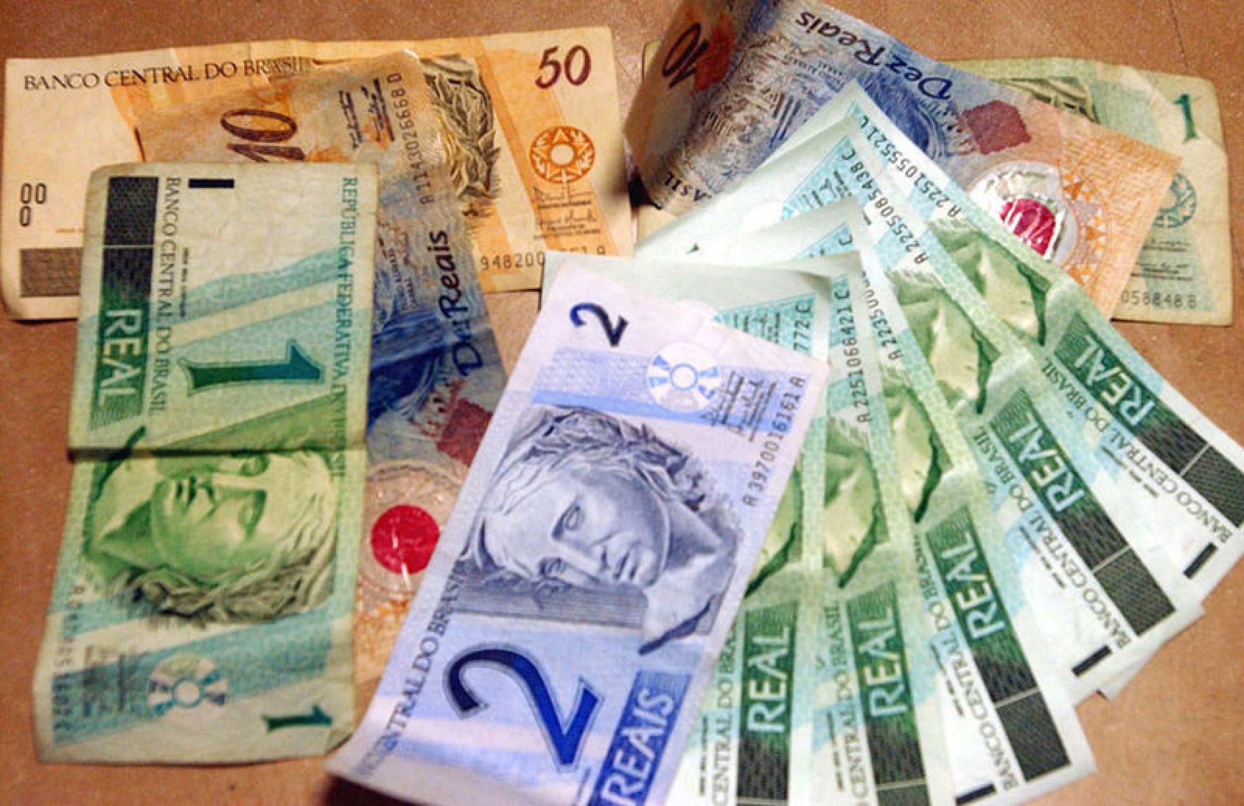 Brazilian Real Drops 17 Percent Vs Dollar In 2013 As Investor 