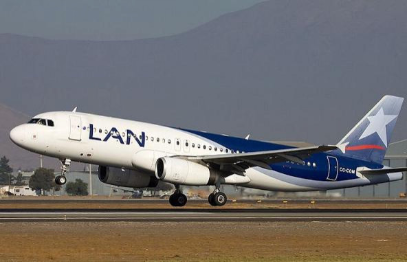 LAN A320 2011 WikiCommons 2