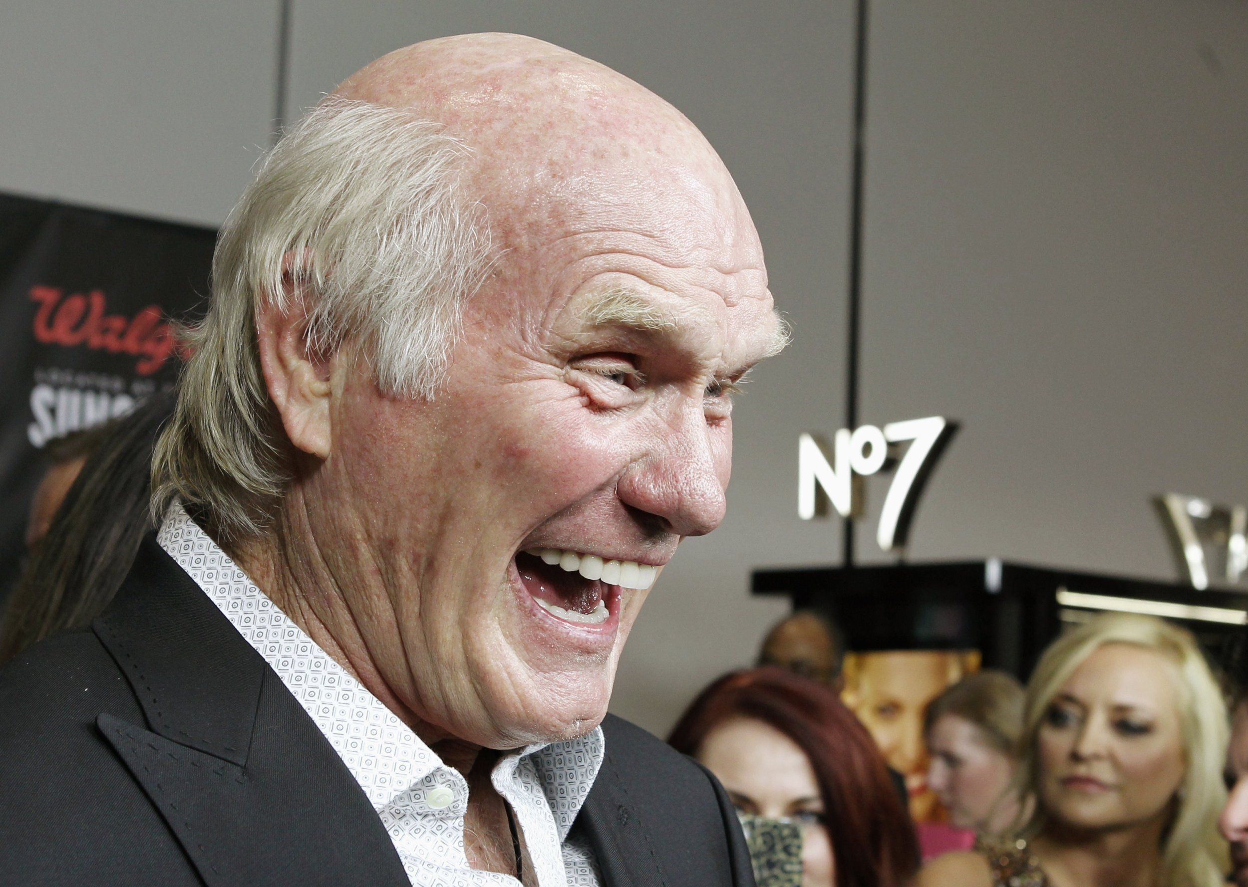 NFL legend Terry Bradshaw reveals cancer battles, working his way