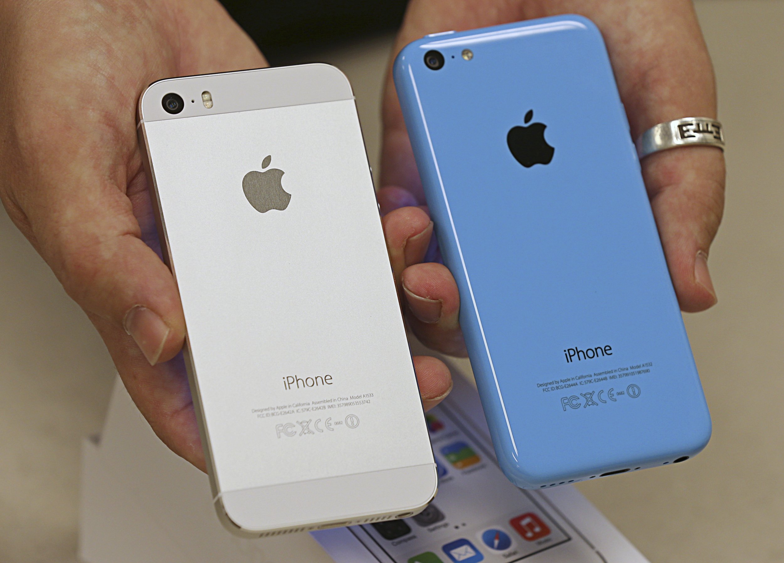 Apple Iphone 5s Release Date Arrives New Models Could Fuel 28 Jump In