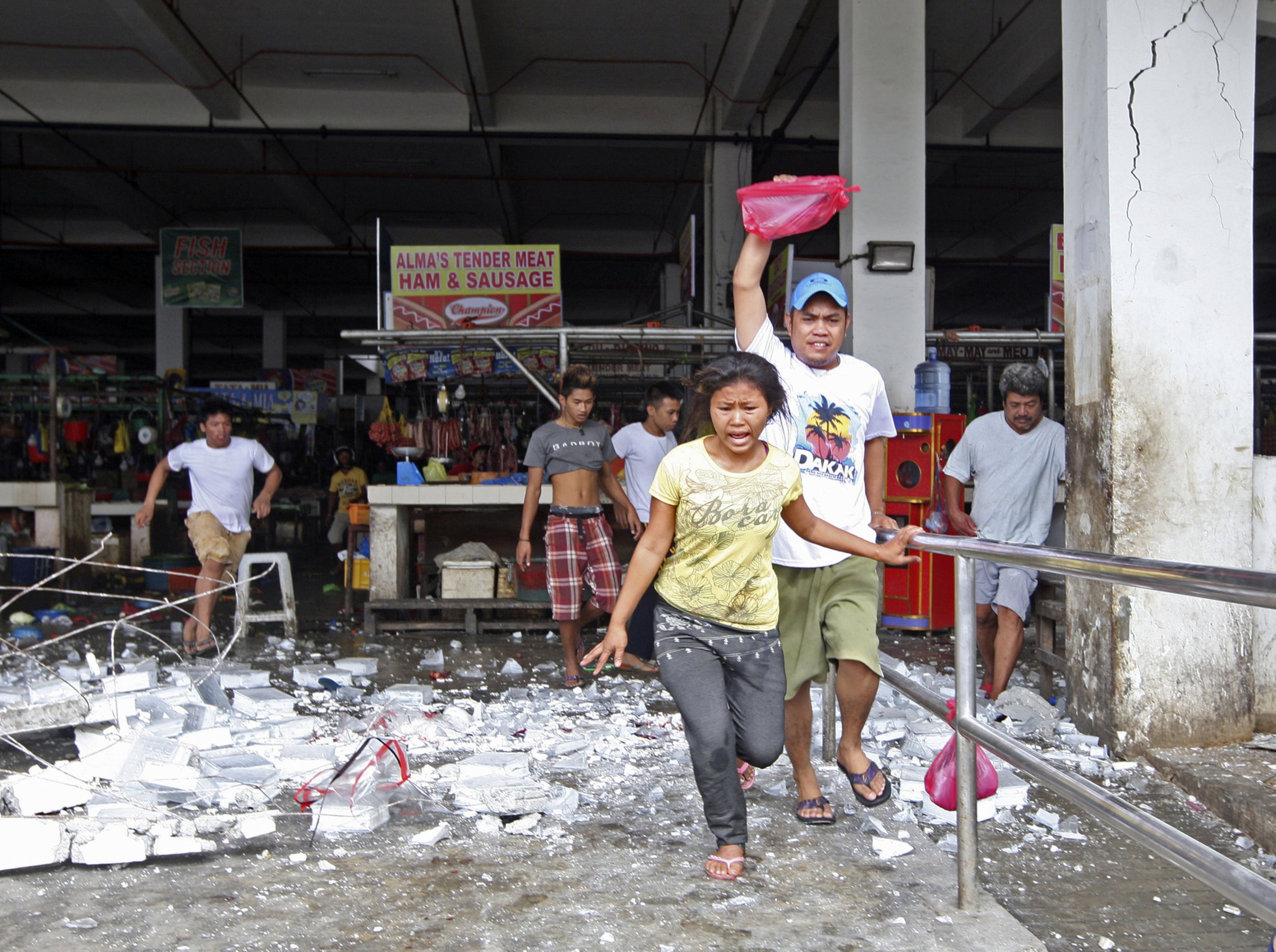 philippines earthquake flee