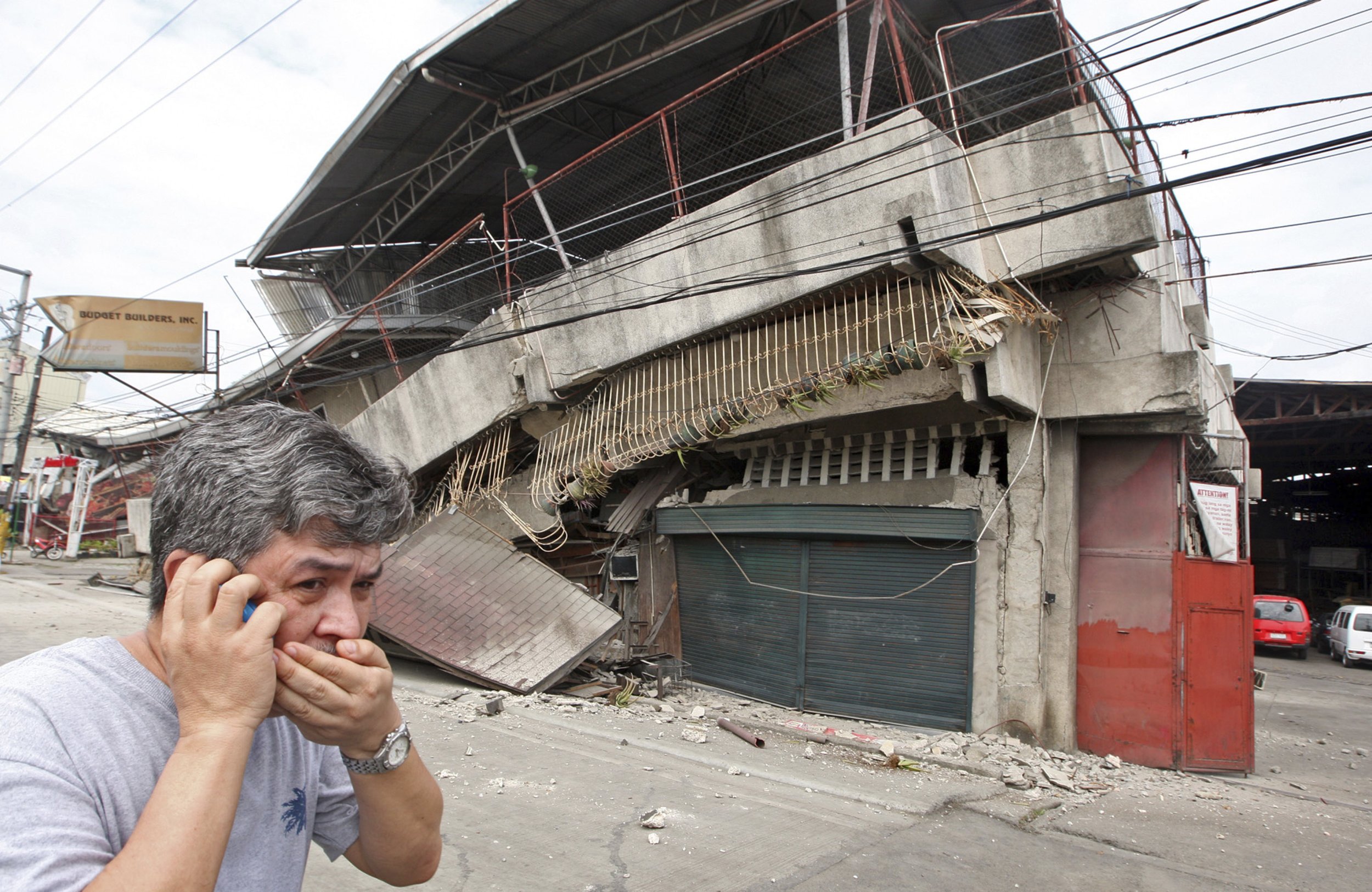 Philippines earthquake resident