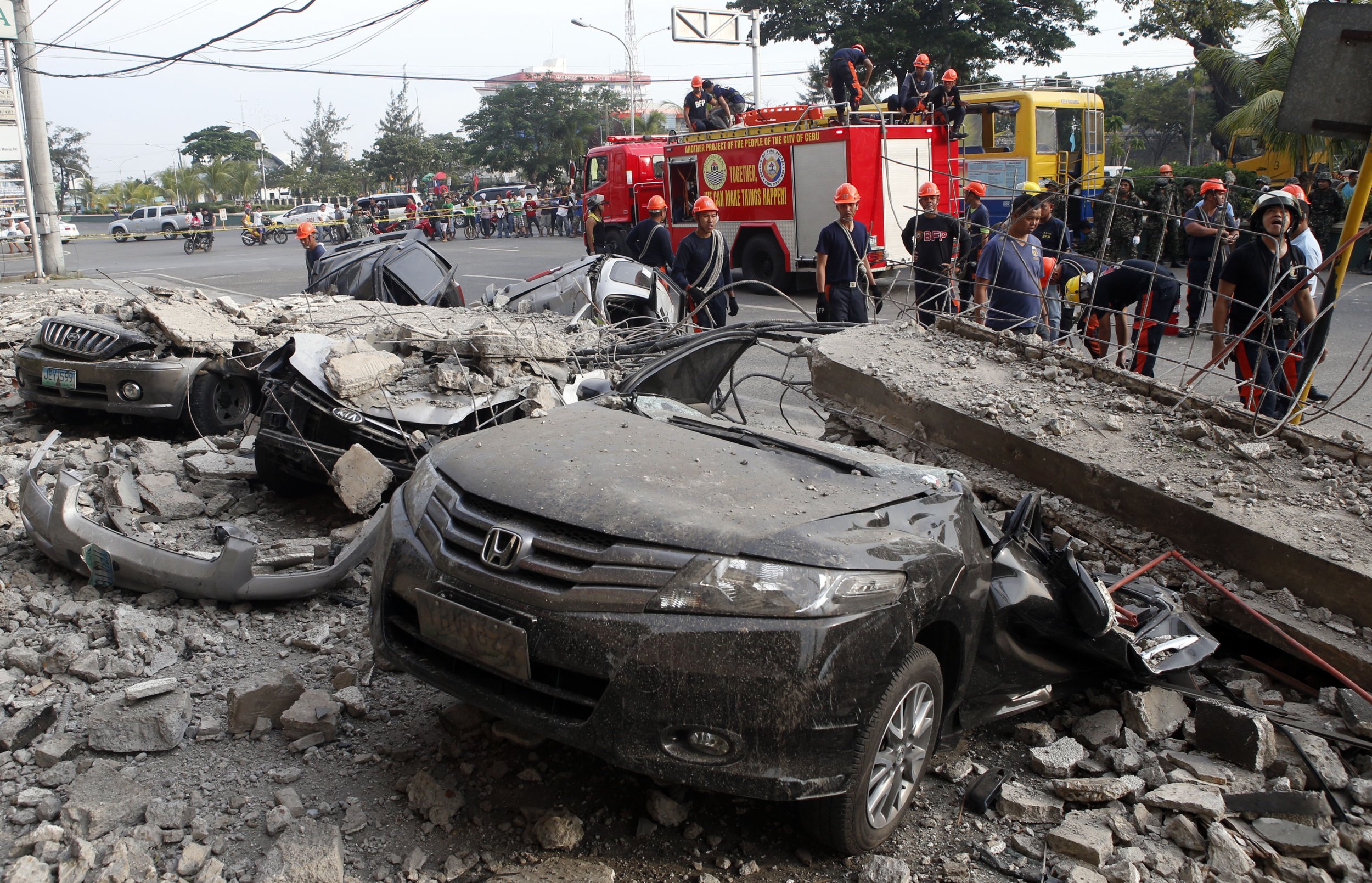 Philippines earthquake car