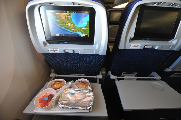 787 coach class meal