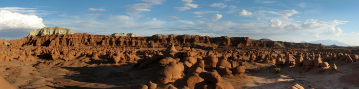 Goblin_Valley,_Utah_(panorama)