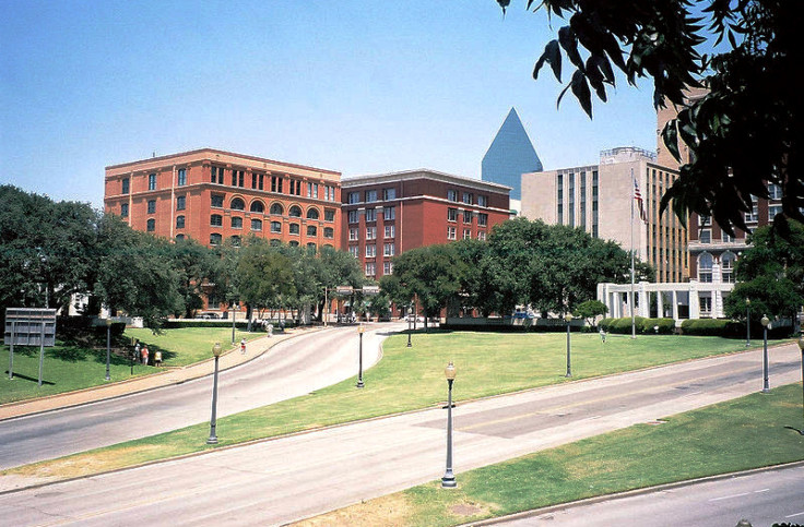 Dealey Plaza 2003 Wikimedia - Brodie319