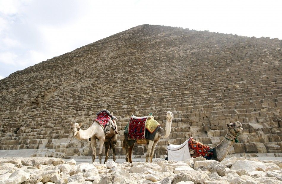 Egypt Pyramids sans tourists 
