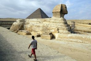 Egypt Pyramids sans tourists 