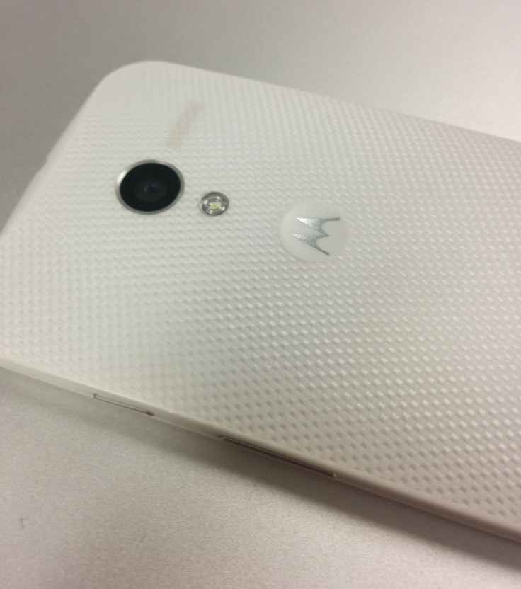 Moto X review back white kevlar