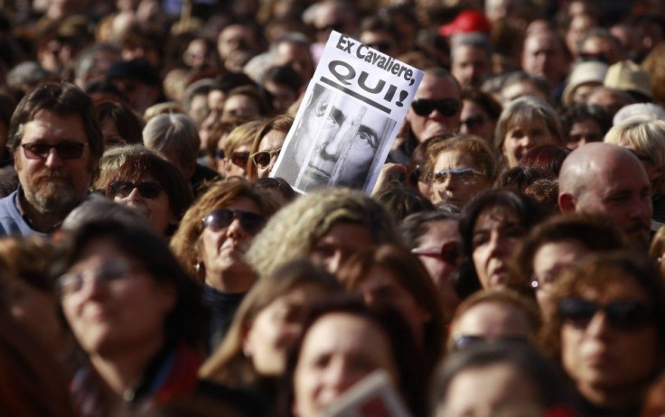 Protesters gather in Rome's Piazza del Popolo to demonstrate against Italian PM Berlusconi
