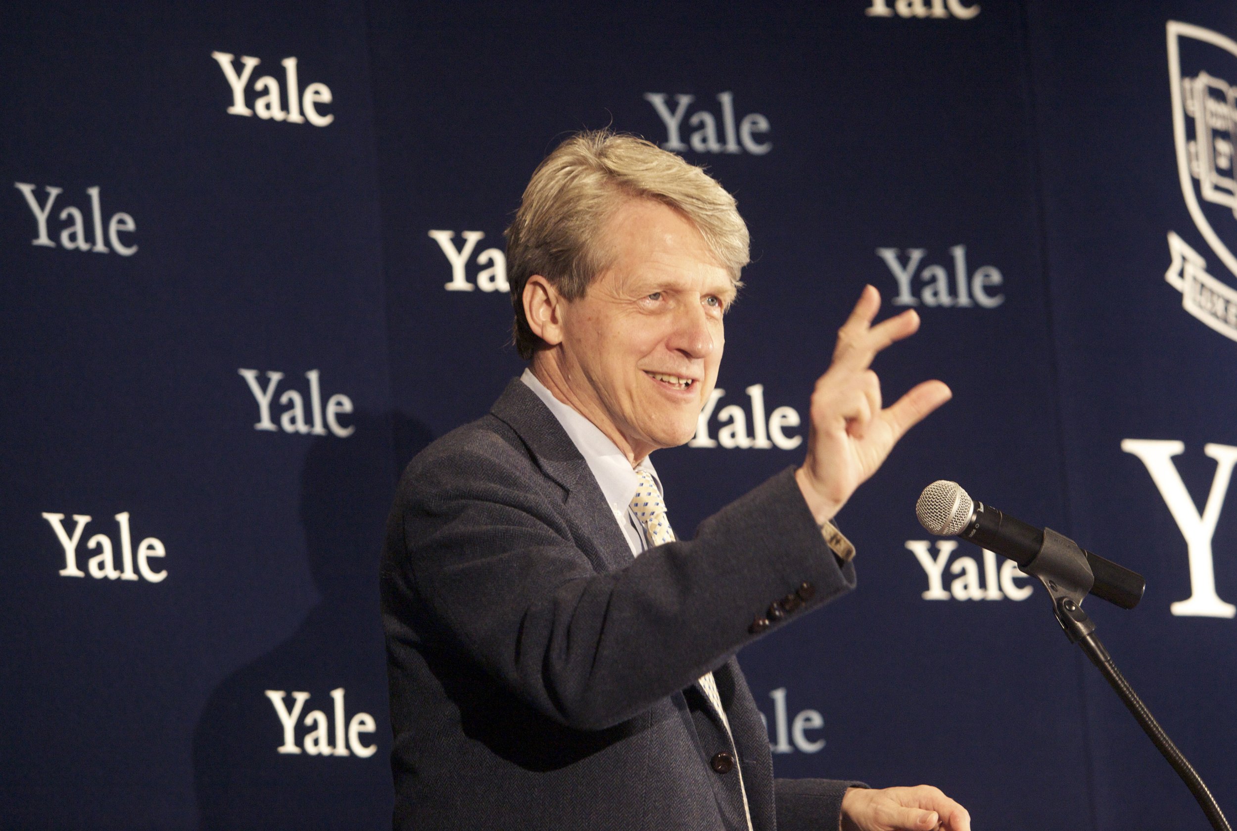 Nobel Laureate Robert Shiller Warns Of Bubble In US Equity Markets