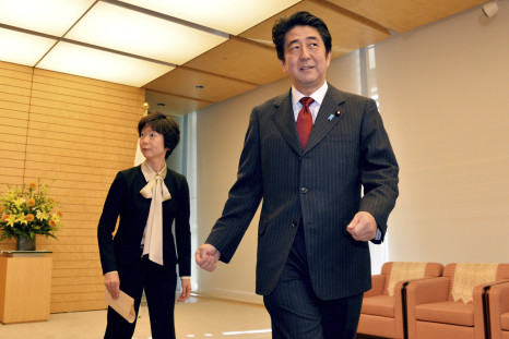 Japan's Prime Minister Shinzo Abe (R) and Makiko Yamada