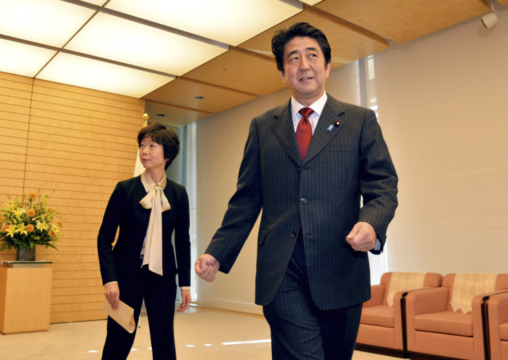 Japan's Prime Minister Shinzo Abe (R) and Makiko Yamada