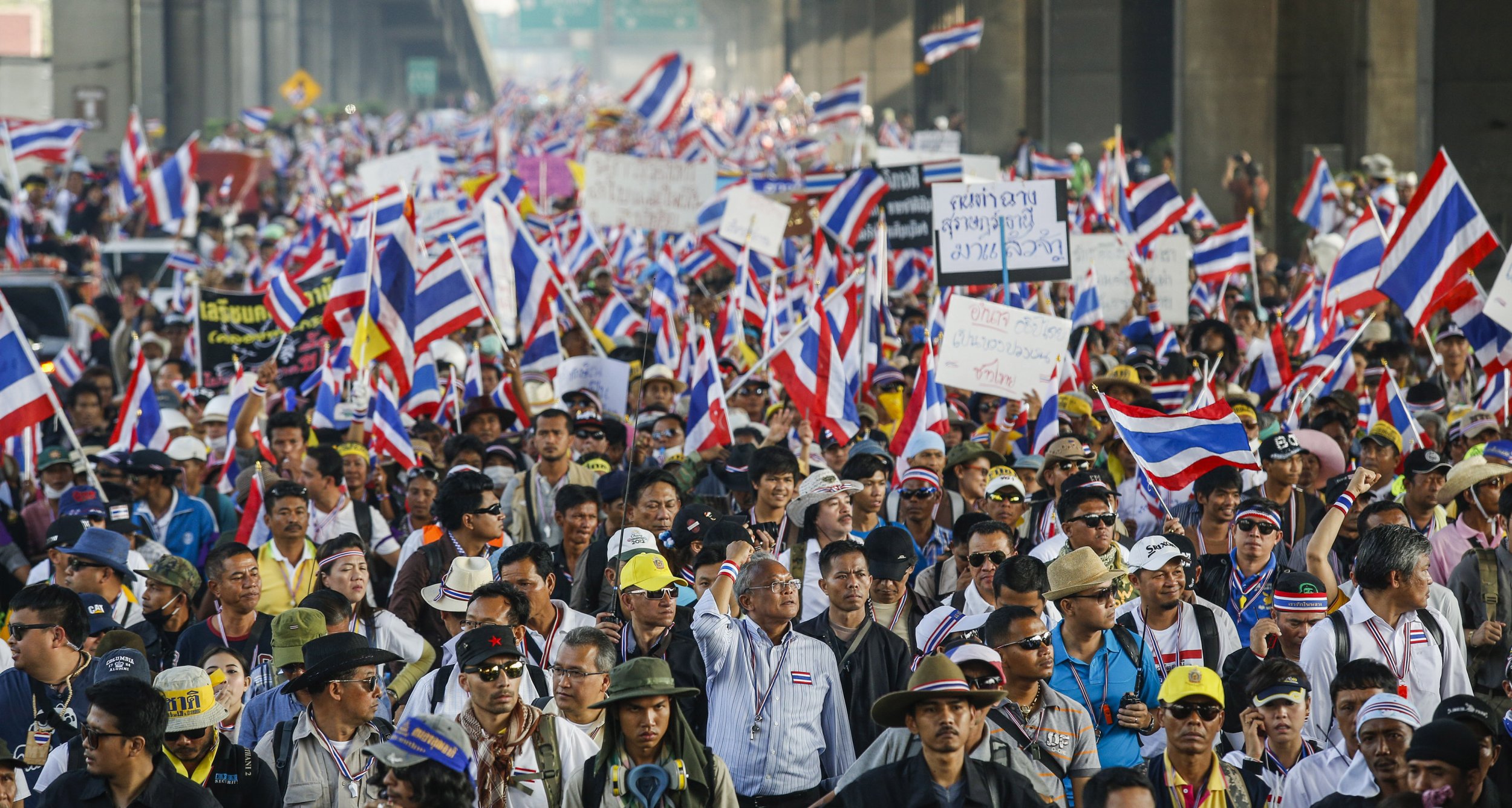Thai Protesters Cut Power Water To Prime Minister Yingluck Shinawatra’s Office Military Chiefs
