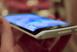 samsung-5-inch-curved-youm-prototype-img_assist-400x215