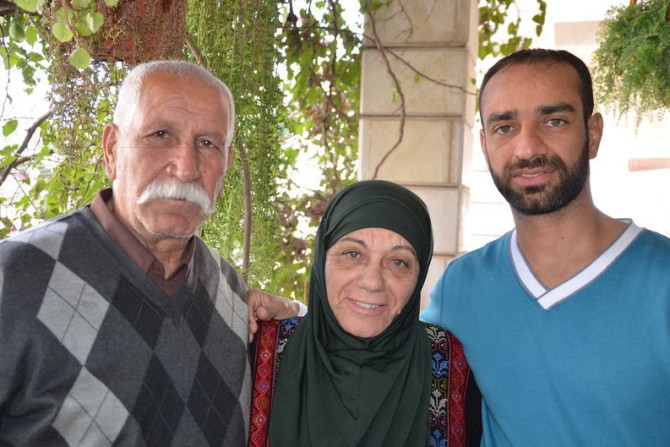 Samer Issawi and his parents