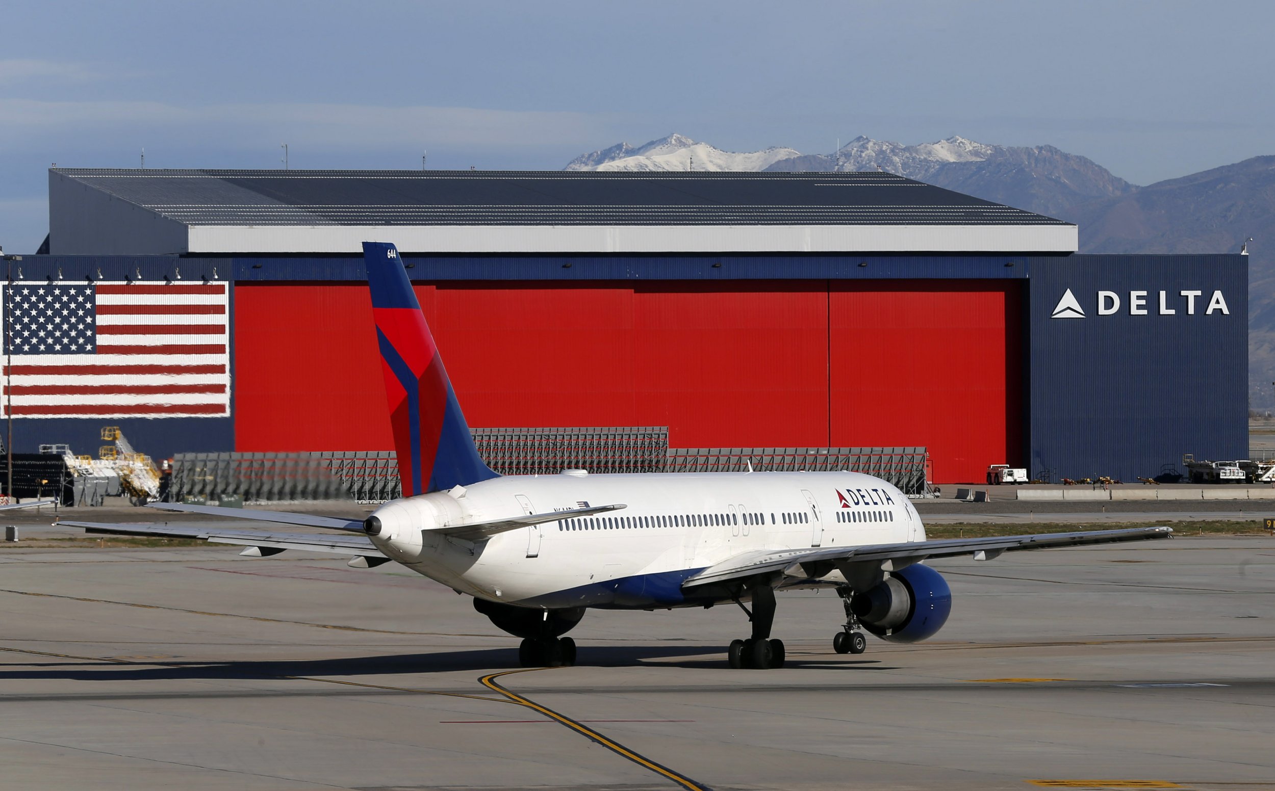 Видео самолеты авиакомпания. Дельта Эйрлайнс. Дельта самолет. Delta Airlines компания. Авиакомпания Delta в Пулково.