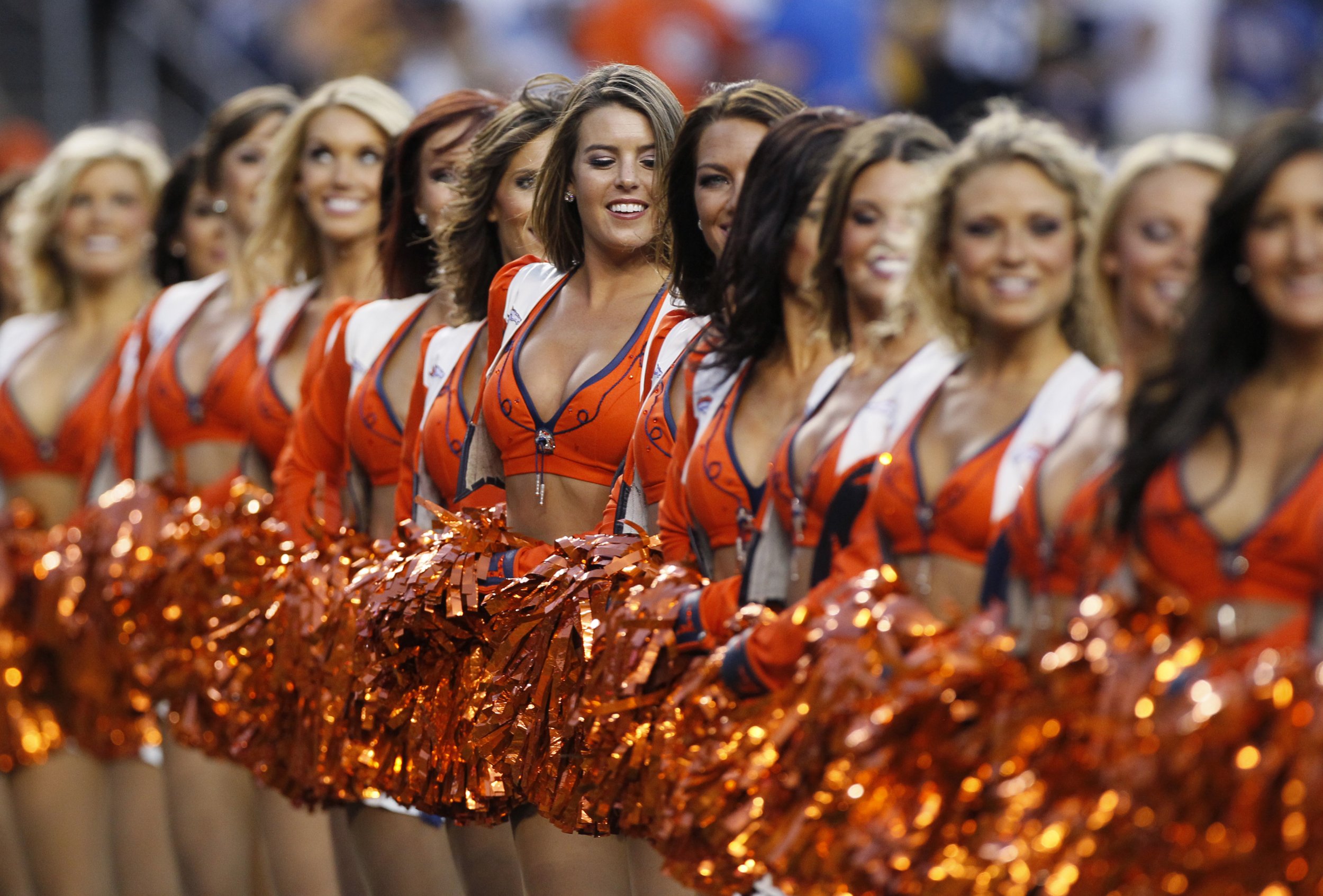 Denver Broncos Cheerleaders Pictures Meet The Cheerleading Squad At
