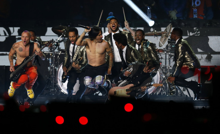 Bruno Mars (Center, R) performs with The Red Hot Chili Pepper