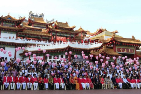 Newly-wed couples pose for pictures at Thean Hou temple in Kuala Lumpur February 14, 2014
