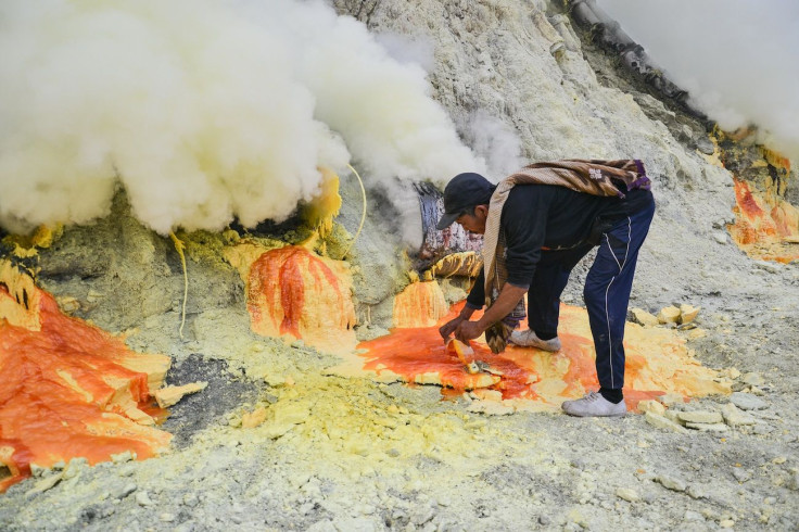 Molten sulfur