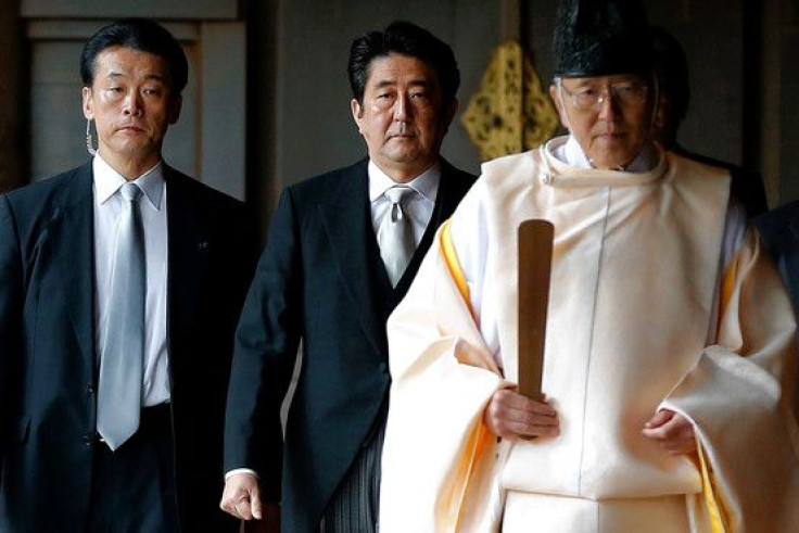 Shinzo Abe visits World War II shrine