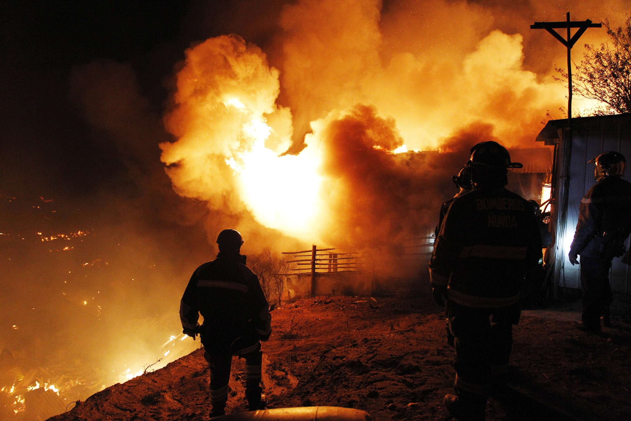 Chile Blaze - Firefighters 2 April 13 