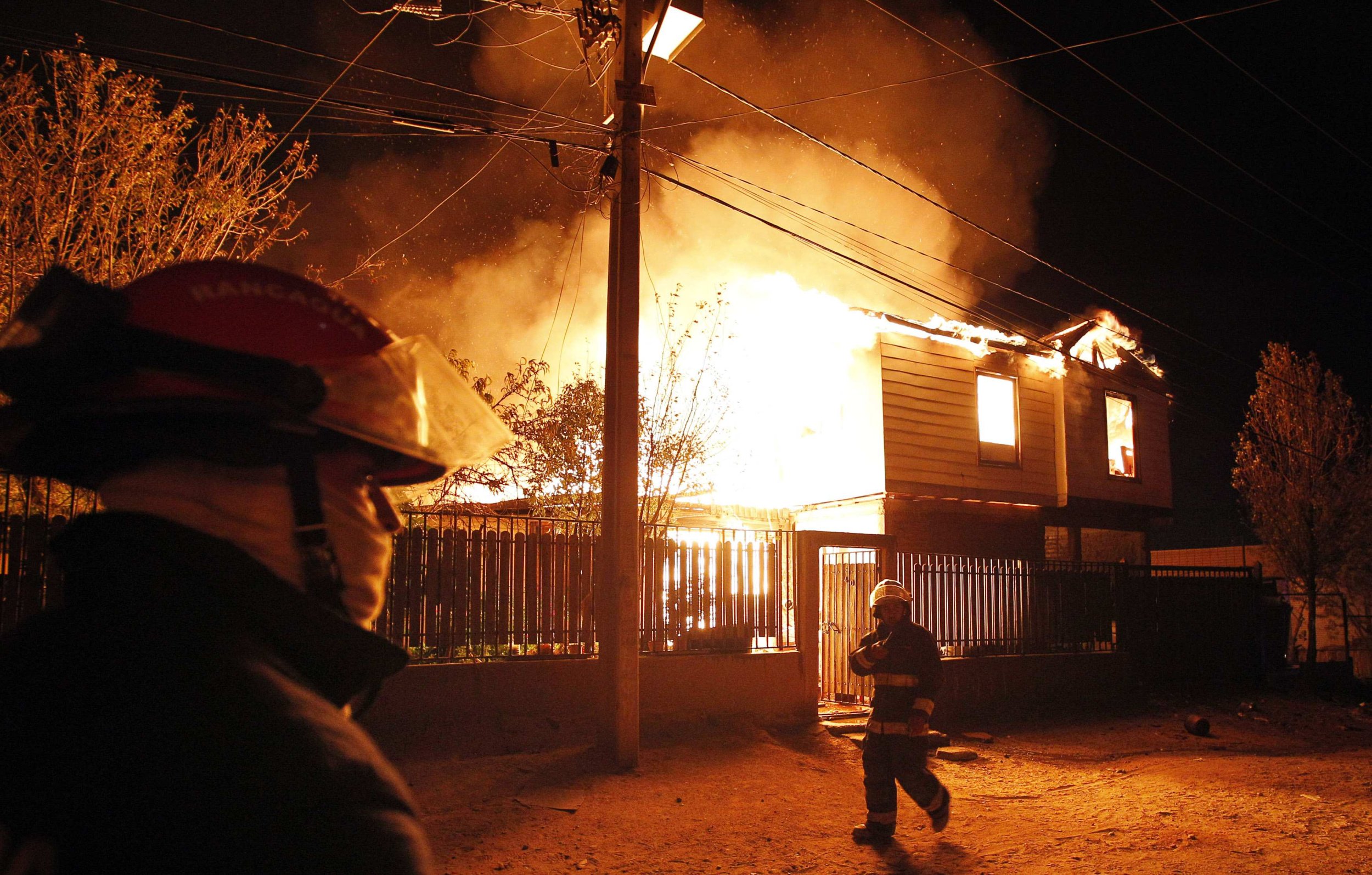 Chile Blaze - Firefighters 3 April 13 