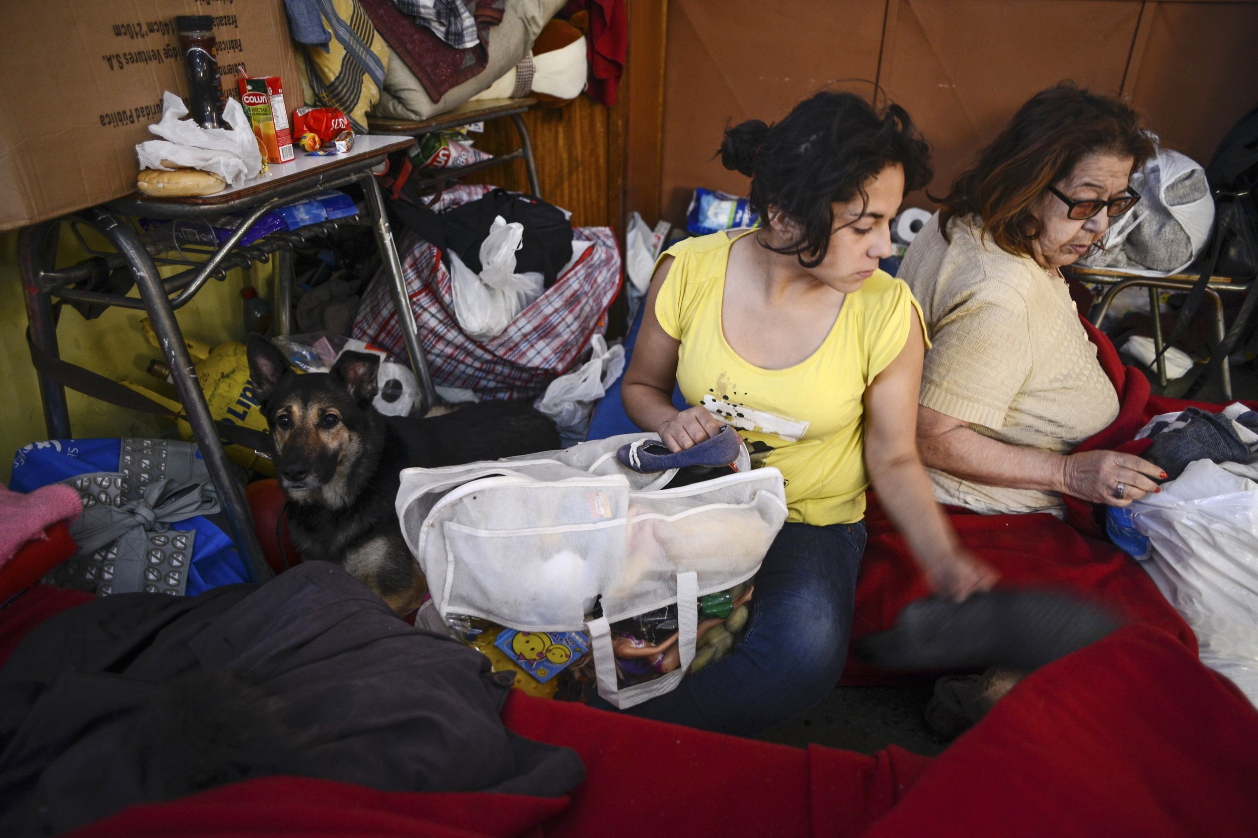 Chile Blaze - Residents Shelter April 14