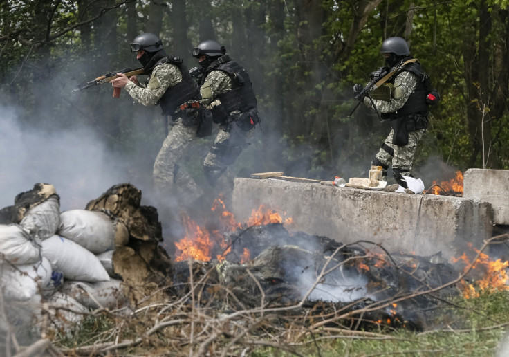 Ukrainian troops at a checkpoint 