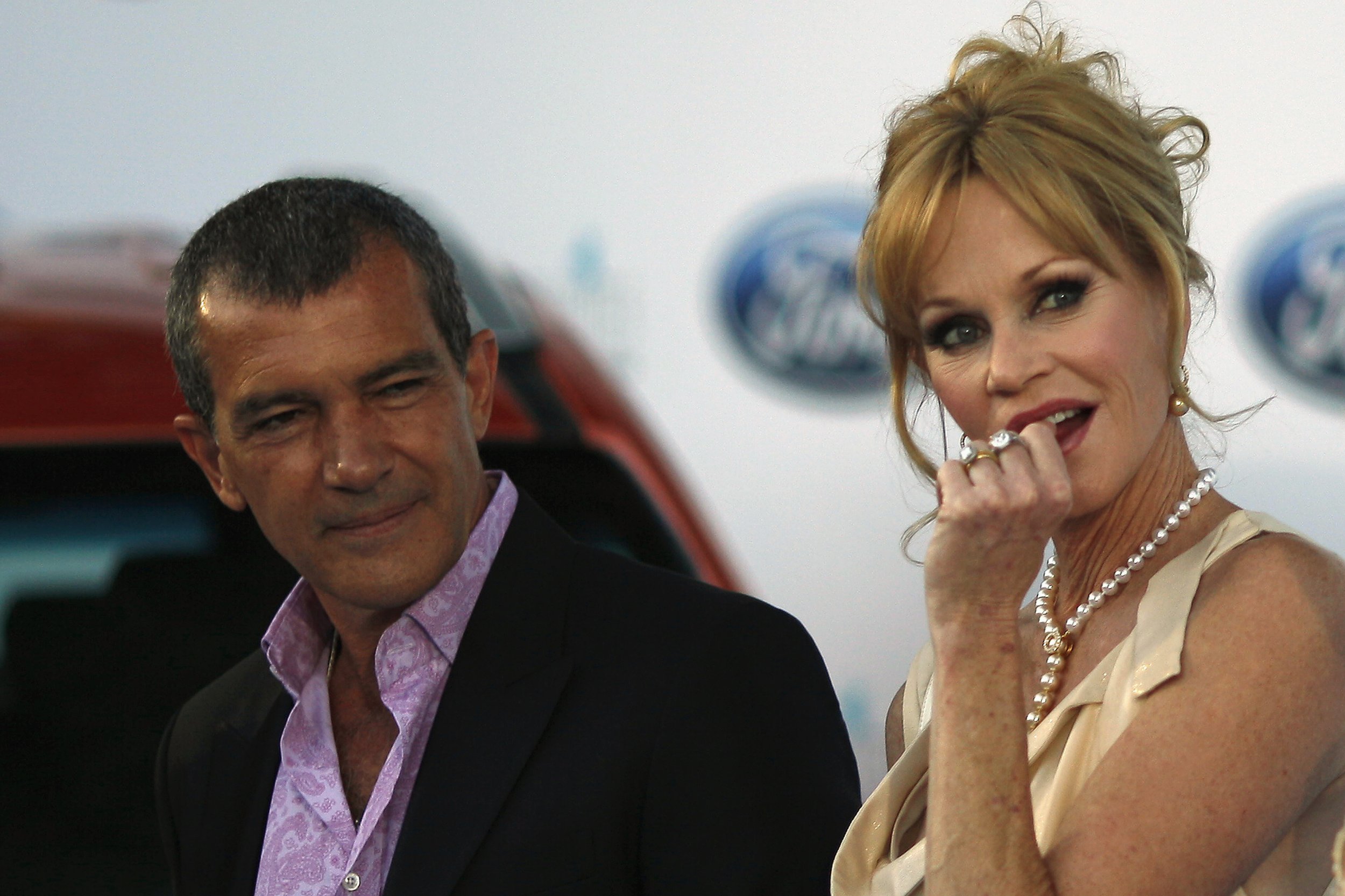 Melanie Griffith Files For Divorce From Antonio Banderas, Ending 18 ...