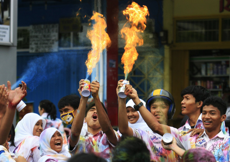 Gas spray cans